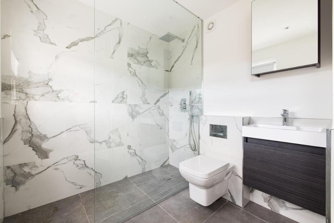 The Margravine Maisonette - Modern & Bright 2Bdr Flat Daire Londra Dış mekan fotoğraf